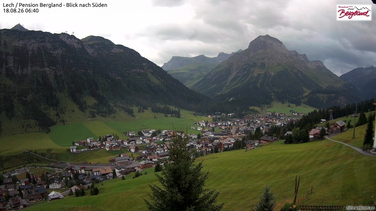 Archiv Foto Webcam Oberlech: Ausblick Pension Bergland