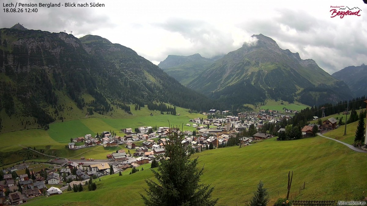 Archiv Foto Webcam Oberlech: Ausblick Pension Bergland