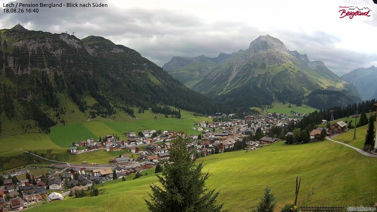 Archiv Foto Webcam Oberlech: Ausblick Pension Bergland