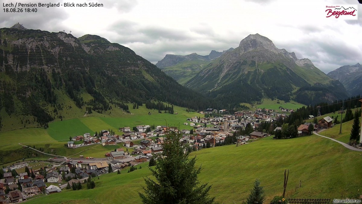 Archiv Foto Webcam Oberlech: Ausblick Pension Bergland