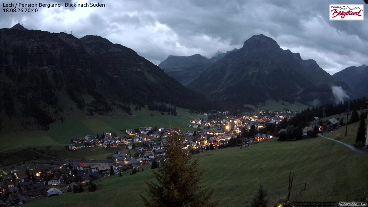 Archiv Foto Webcam Oberlech: Ausblick Pension Bergland
