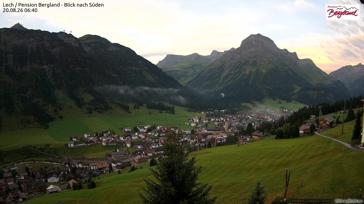 Archiv Foto Webcam Oberlech: Ausblick Pension Bergland