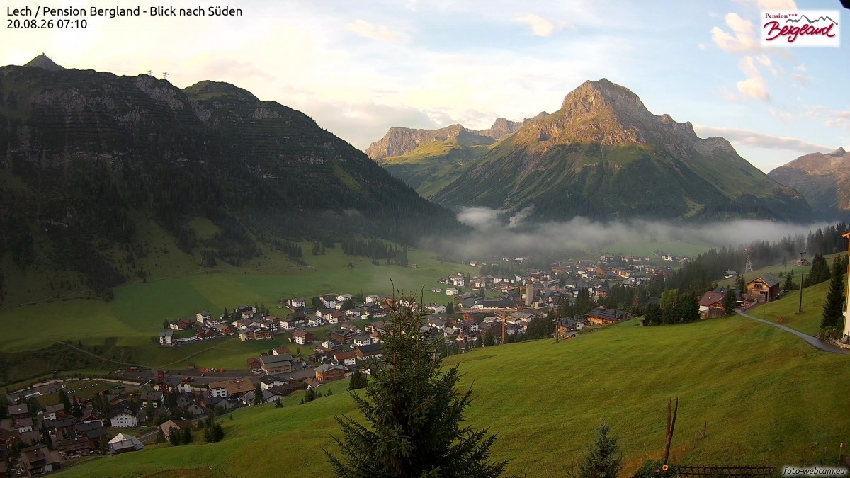 Archiv Foto Webcam Oberlech: Ausblick Pension Bergland