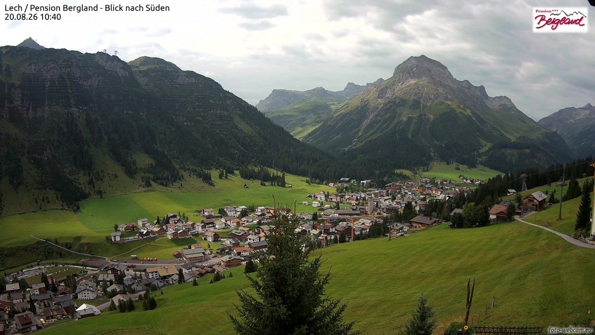 Archiv Foto Webcam Oberlech: Ausblick Pension Bergland
