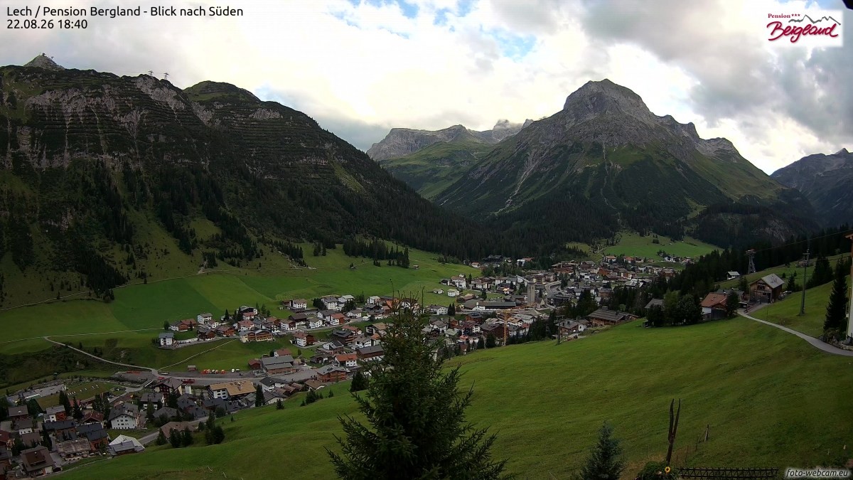 Archiv Foto Webcam Oberlech: Ausblick Pension Bergland