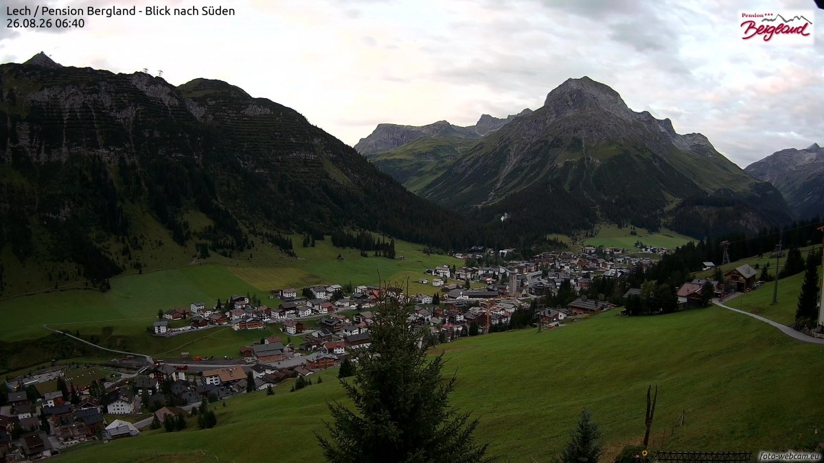 Archiv Foto Webcam Oberlech: Ausblick Pension Bergland
