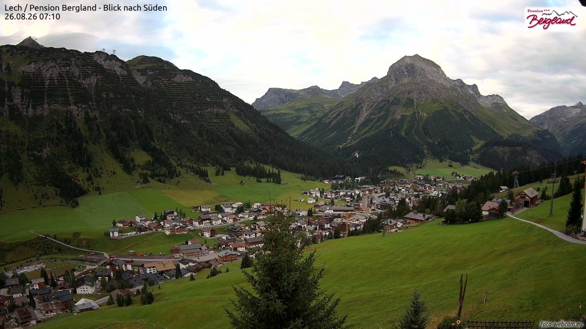 Archiv Foto Webcam Oberlech: Ausblick Pension Bergland