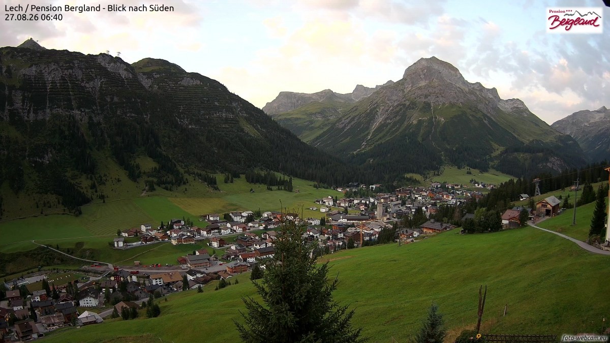 Archiv Foto Webcam Oberlech: Ausblick Pension Bergland