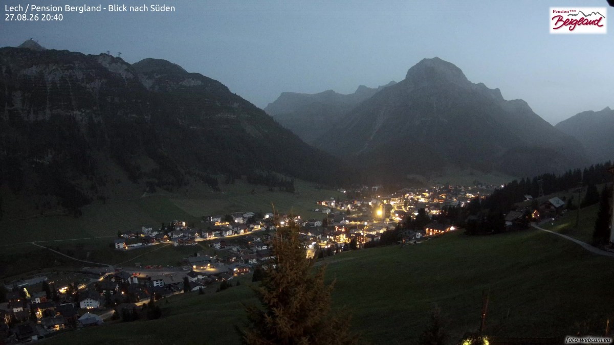 Archiv Foto Webcam Oberlech: Ausblick Pension Bergland