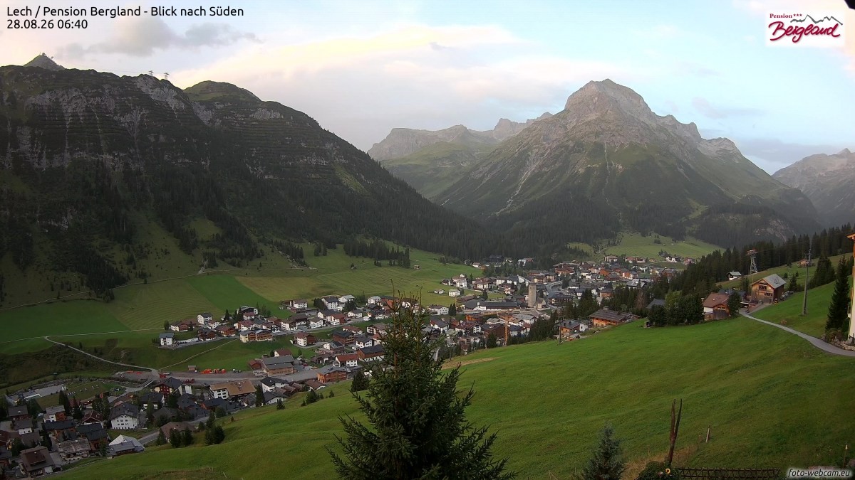 Archiv Foto Webcam Oberlech: Ausblick Pension Bergland