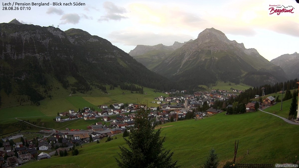 Archiv Foto Webcam Oberlech: Ausblick Pension Bergland