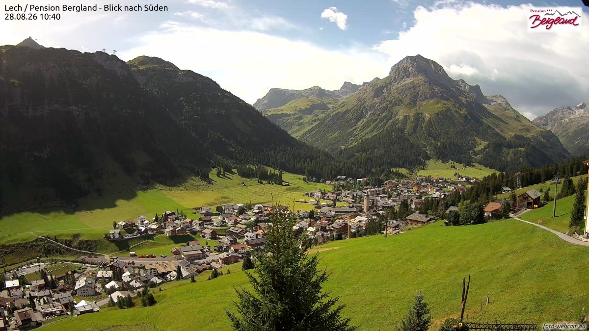 Archiv Foto Webcam Oberlech: Ausblick Pension Bergland