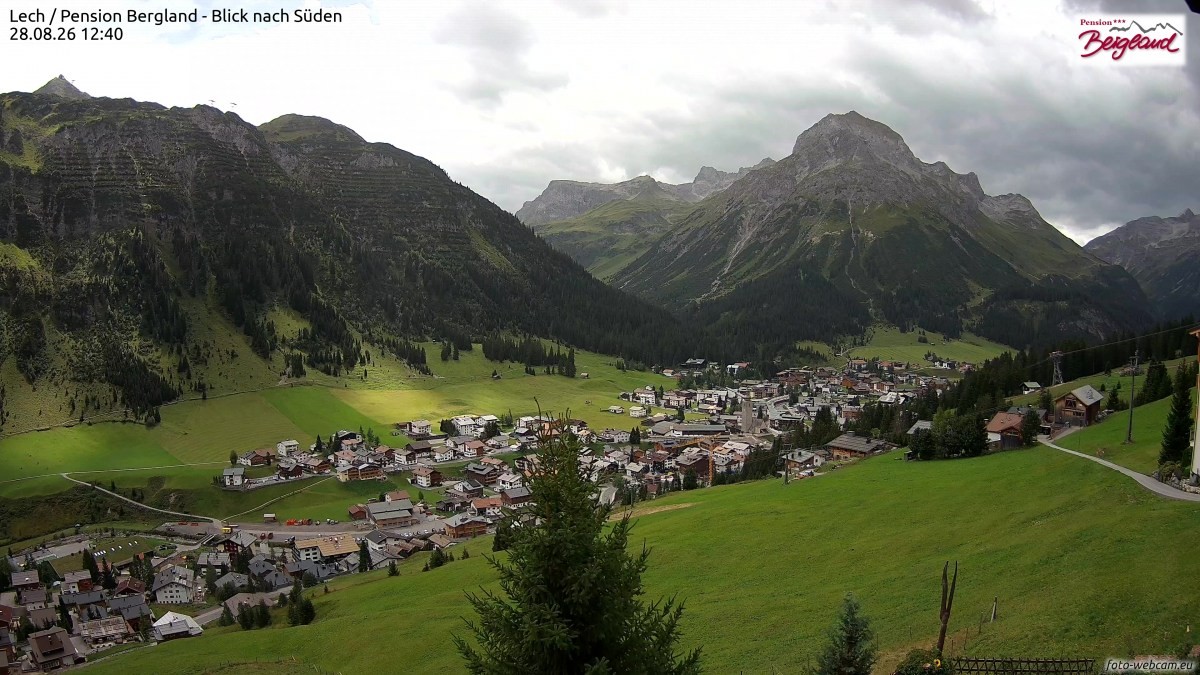Archiv Foto Webcam Oberlech: Ausblick Pension Bergland