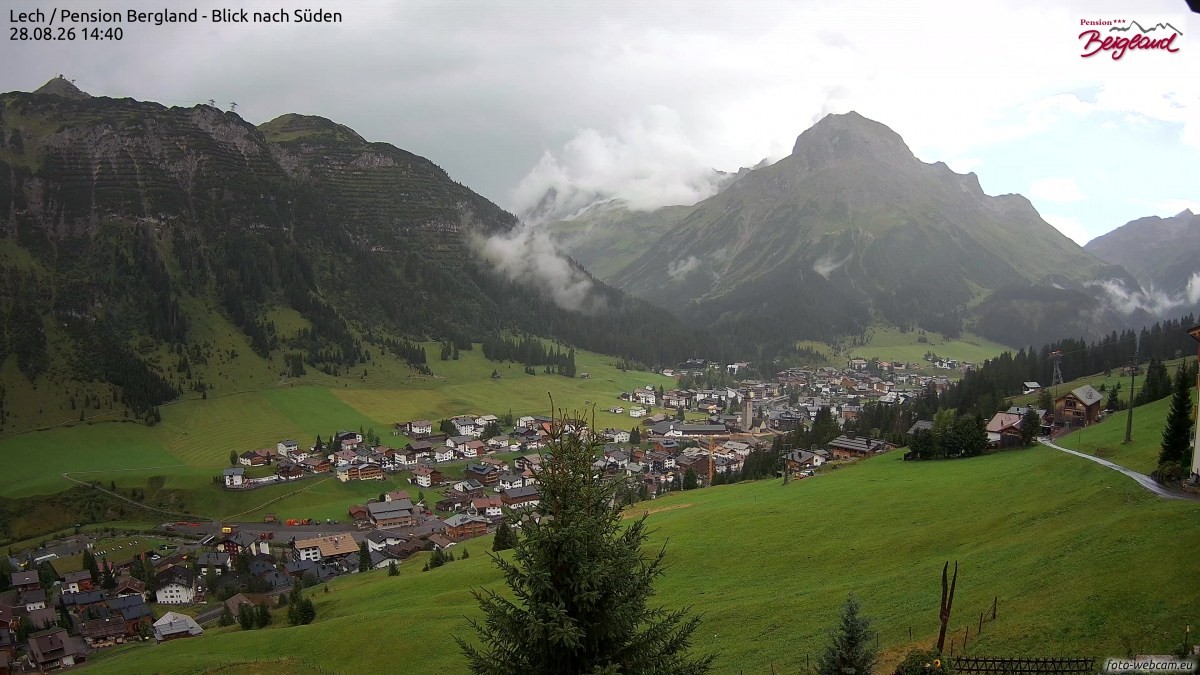 Archiv Foto Webcam Oberlech: Ausblick Pension Bergland