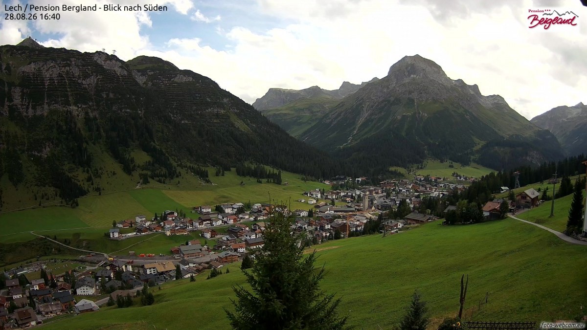 Archiv Foto Webcam Oberlech: Ausblick Pension Bergland