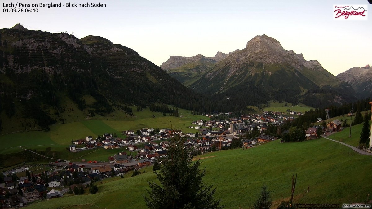 Archiv Foto Webcam Oberlech: Ausblick Pension Bergland