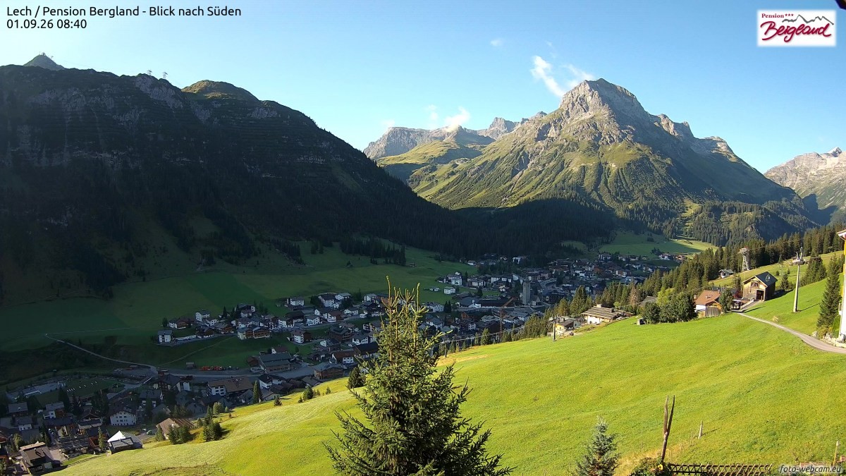 Archiv Foto Webcam Oberlech: Ausblick Pension Bergland