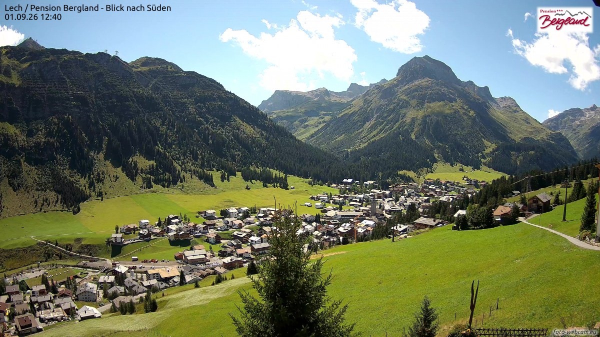 Archiv Foto Webcam Oberlech: Ausblick Pension Bergland