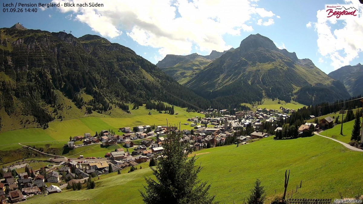 Archiv Foto Webcam Oberlech: Ausblick Pension Bergland