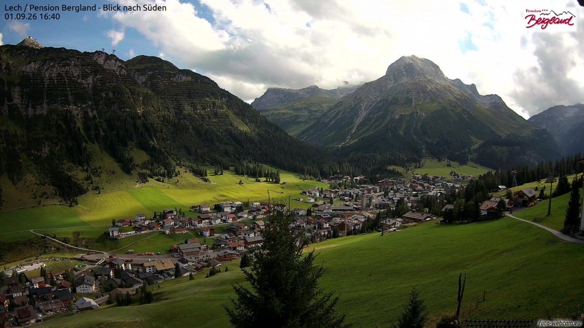 Archiv Foto Webcam Oberlech: Ausblick Pension Bergland