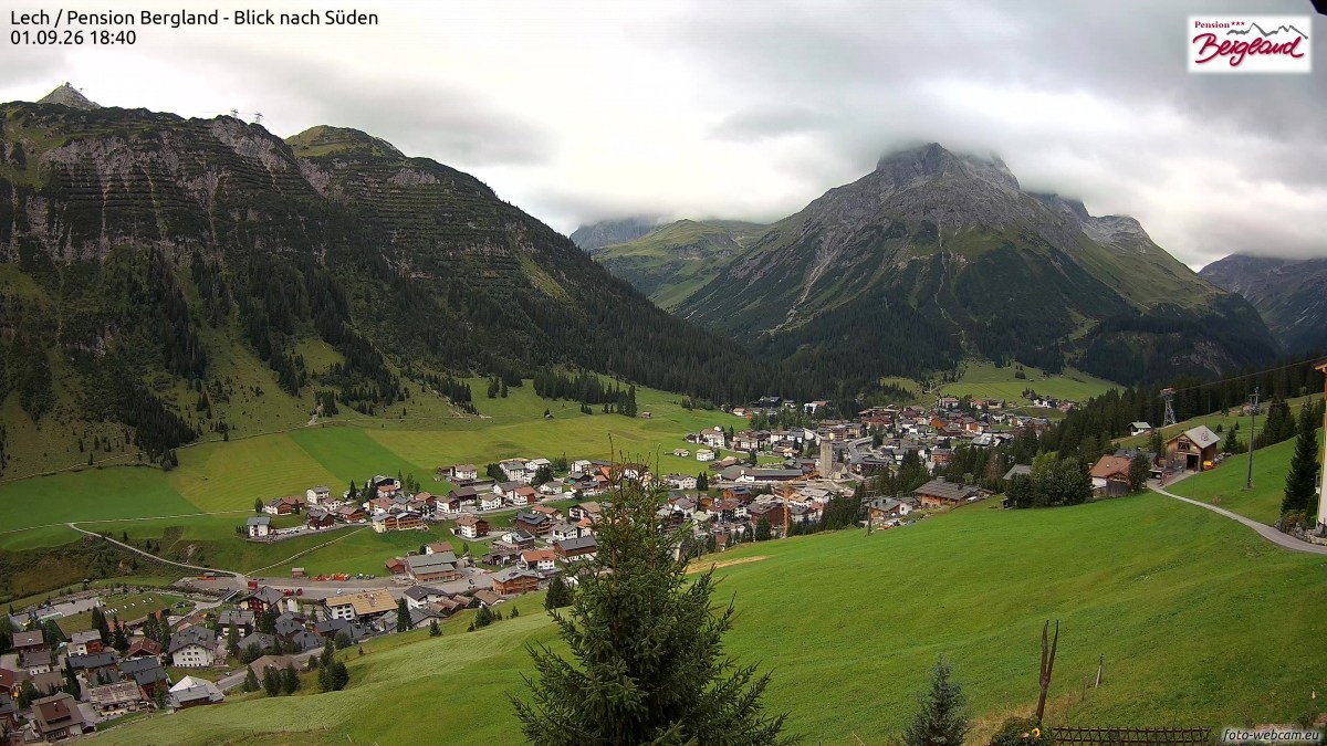 Archiv Foto Webcam Oberlech: Ausblick Pension Bergland