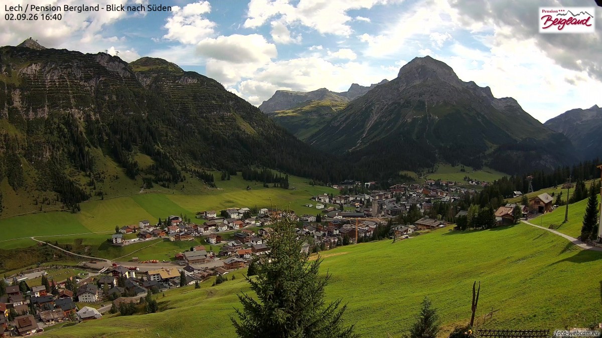 Archiv Foto Webcam Oberlech: Ausblick Pension Bergland