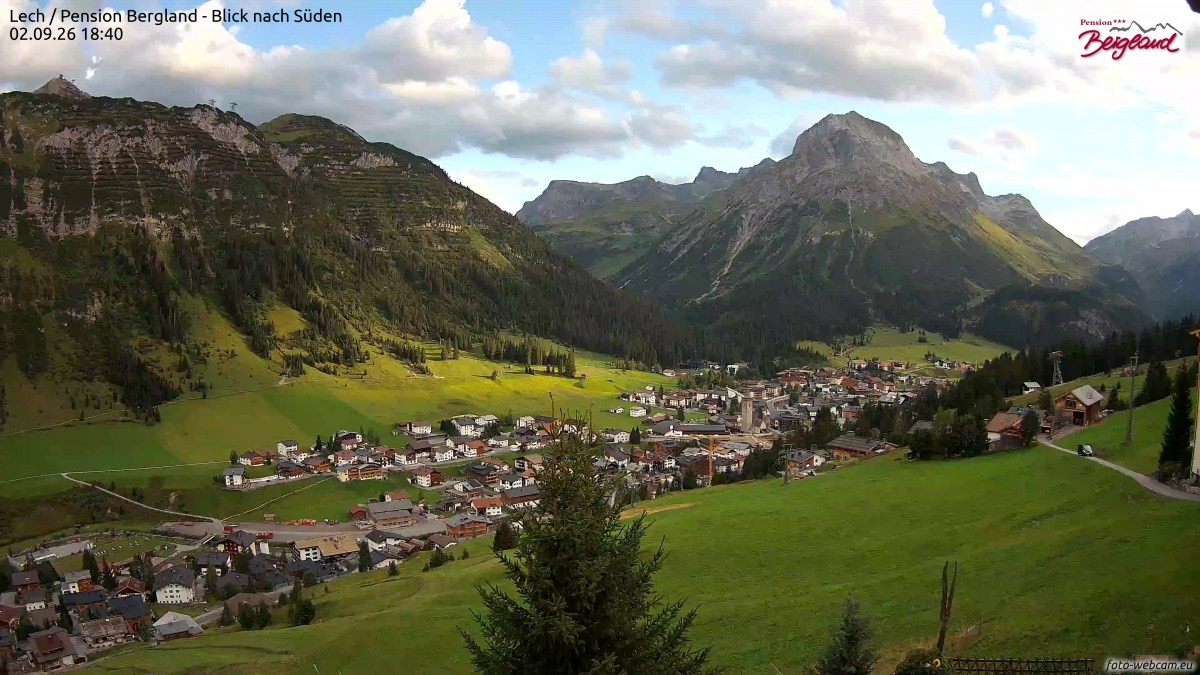Archiv Foto Webcam Oberlech: Ausblick Pension Bergland