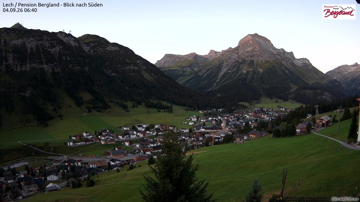 Archiv Foto Webcam Oberlech: Ausblick Pension Bergland