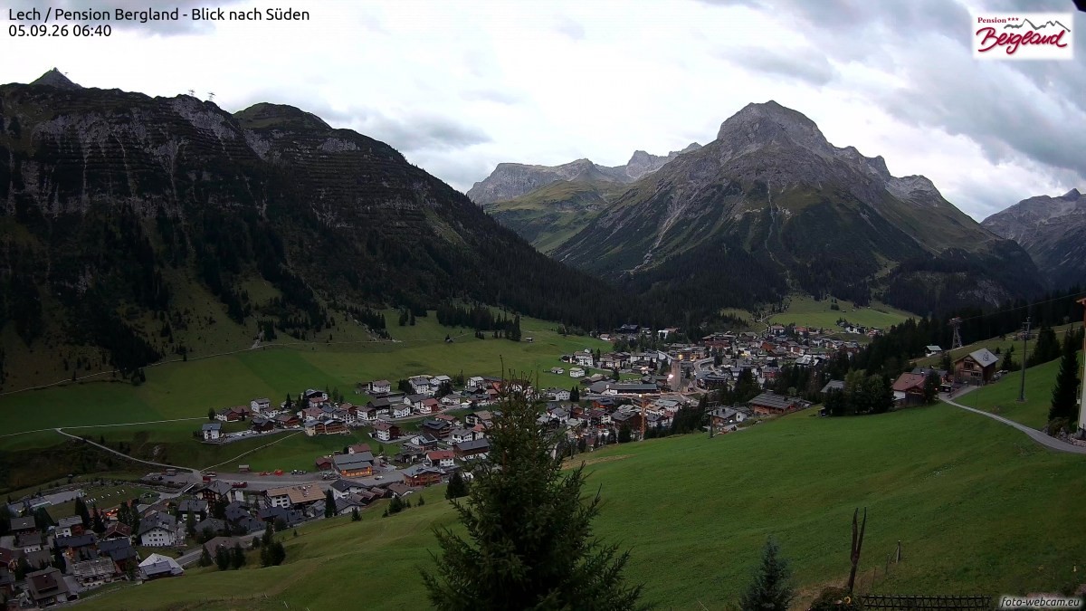 Archiv Foto Webcam Oberlech: Ausblick Pension Bergland