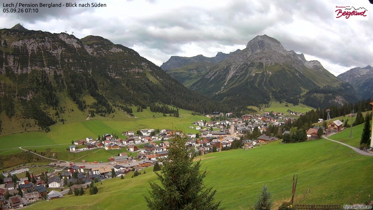 Archiv Foto Webcam Oberlech: Ausblick Pension Bergland