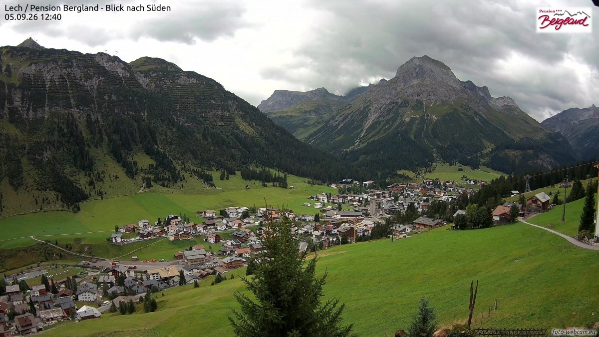 Archiv Foto Webcam Oberlech: Ausblick Pension Bergland