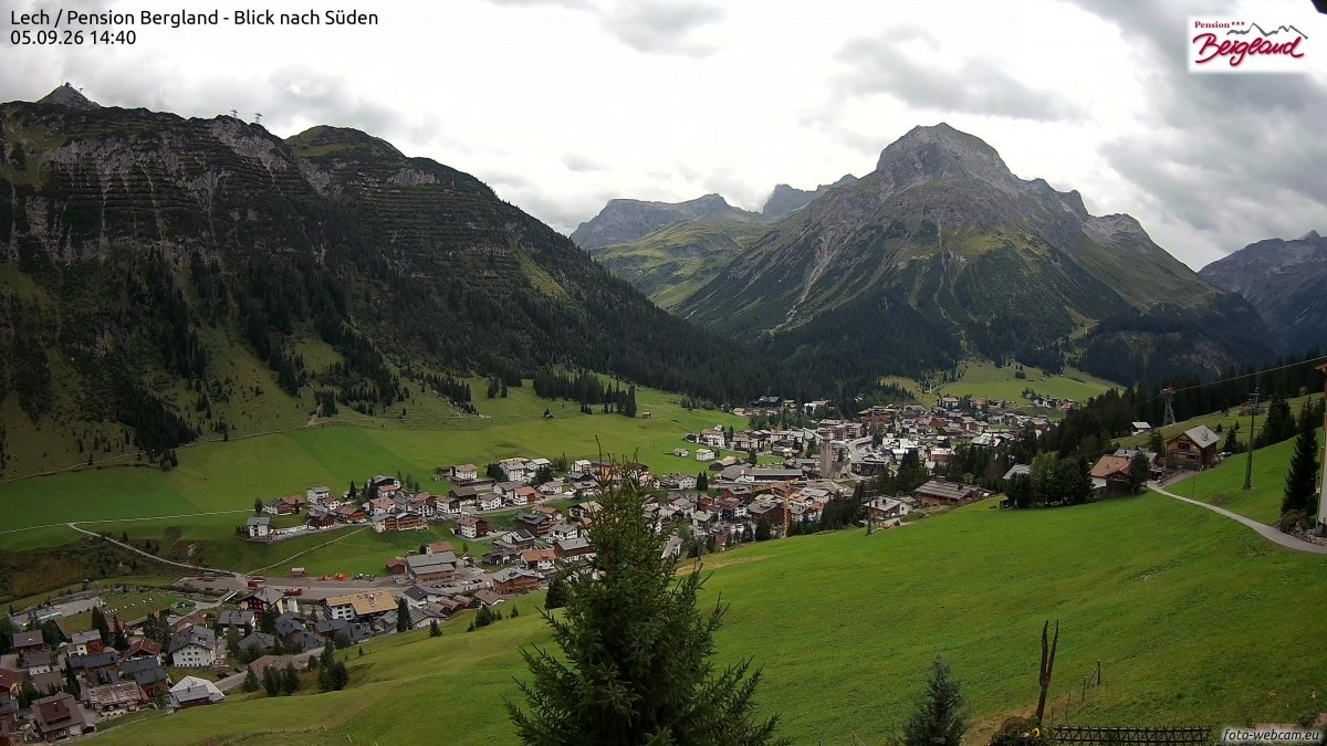 Archiv Foto Webcam Oberlech: Ausblick Pension Bergland