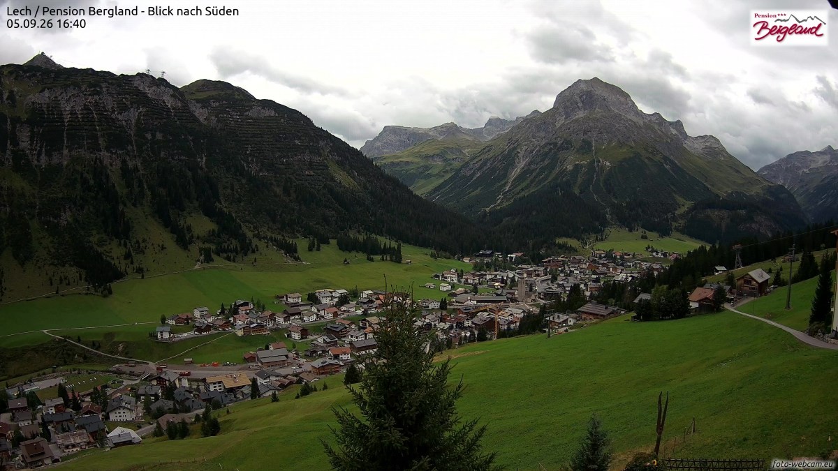 Archiv Foto Webcam Oberlech: Ausblick Pension Bergland