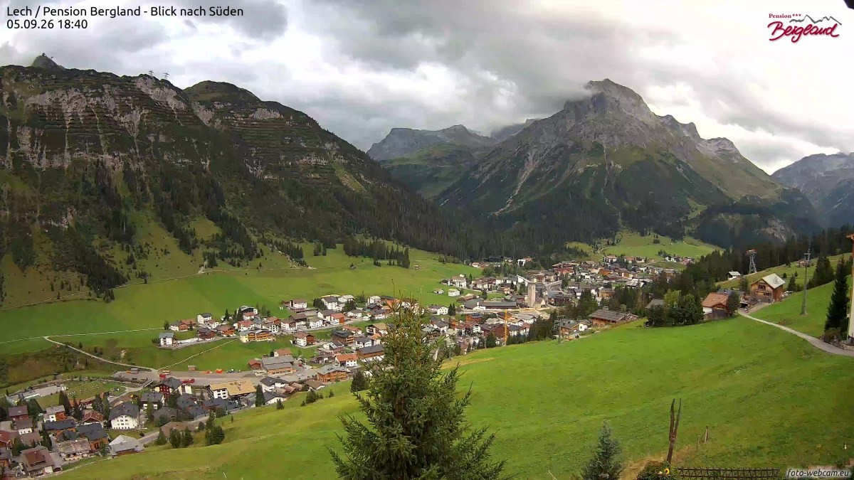 Archiv Foto Webcam Oberlech: Ausblick Pension Bergland