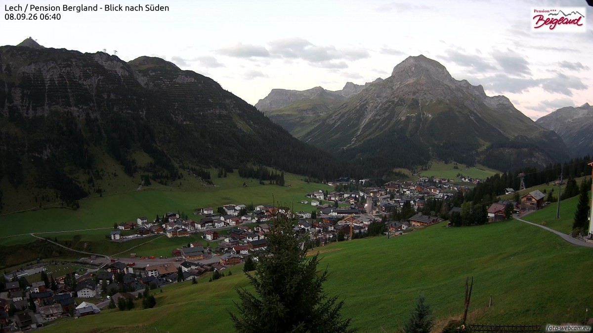 Archiv Foto Webcam Oberlech: Ausblick Pension Bergland