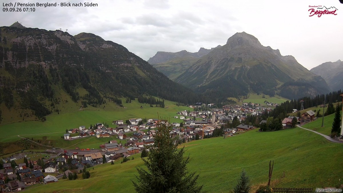 Archiv Foto Webcam Oberlech: Ausblick Pension Bergland