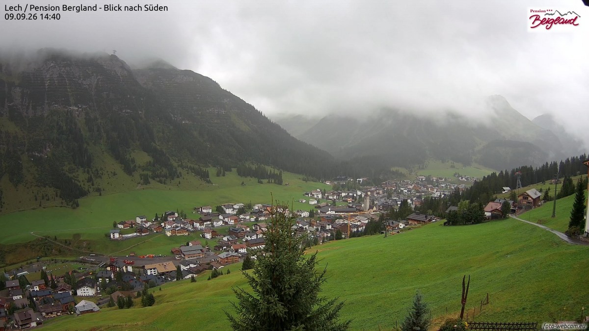 Archiv Foto Webcam Oberlech: Ausblick Pension Bergland