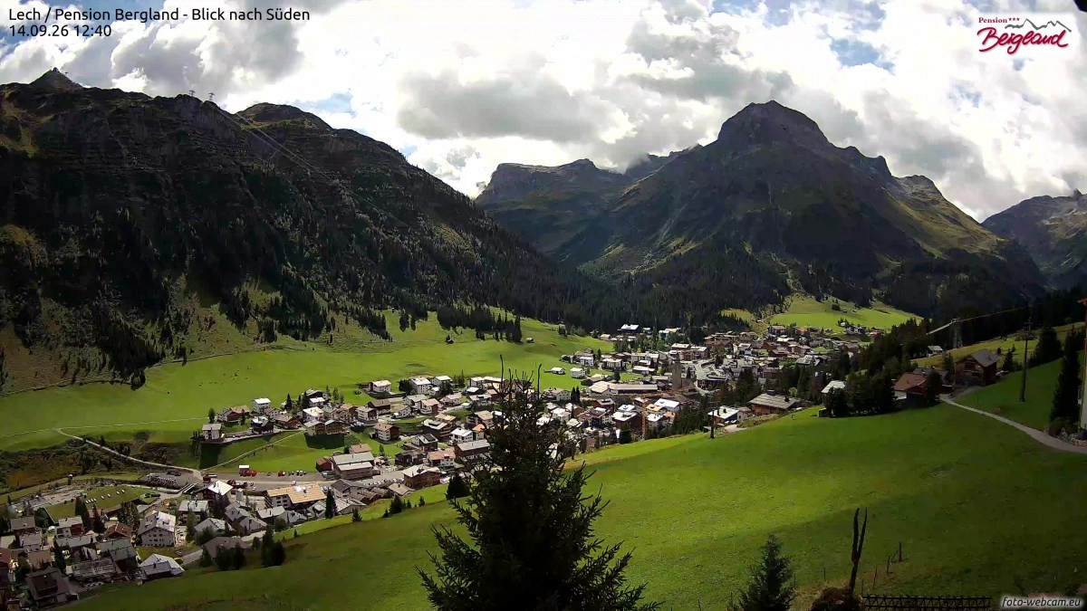 Archiv Foto Webcam Oberlech: Ausblick Pension Bergland