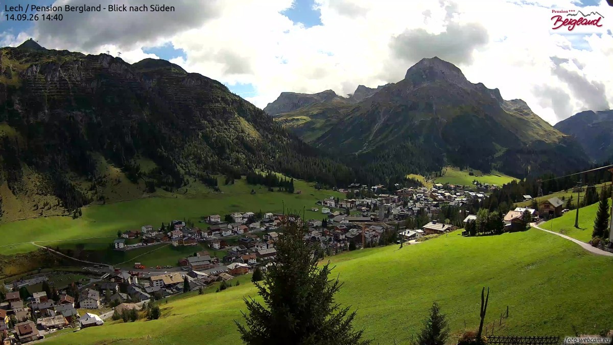 Archiv Foto Webcam Oberlech: Ausblick Pension Bergland
