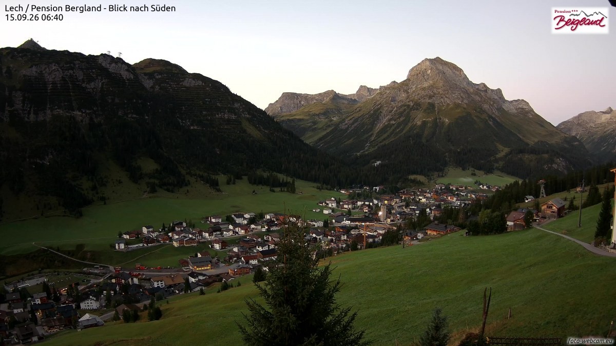 Archiv Foto Webcam Oberlech: Ausblick Pension Bergland
