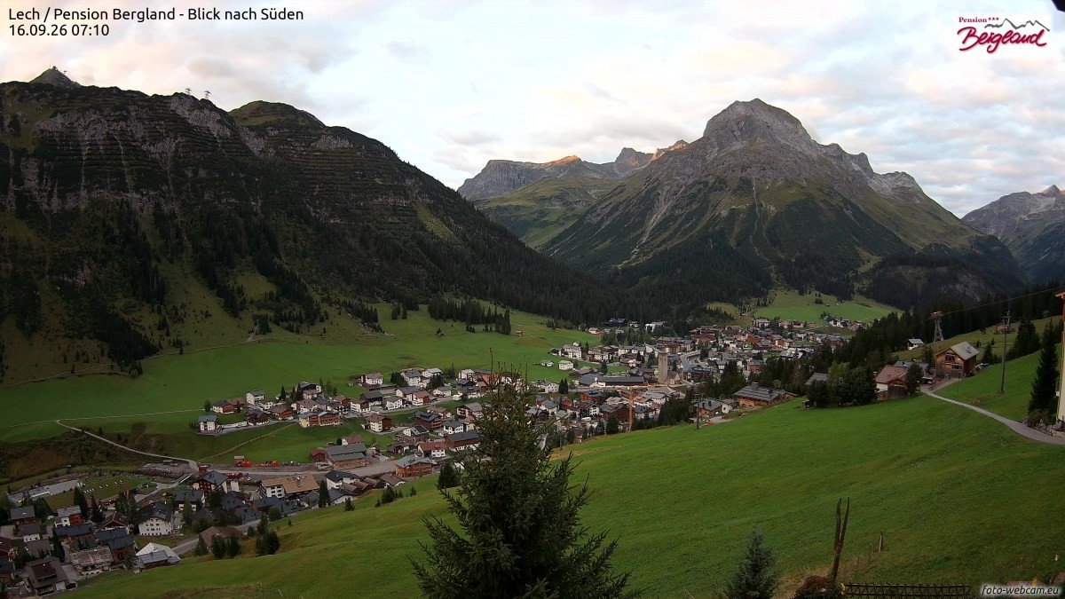 Archiv Foto Webcam Oberlech: Ausblick Pension Bergland