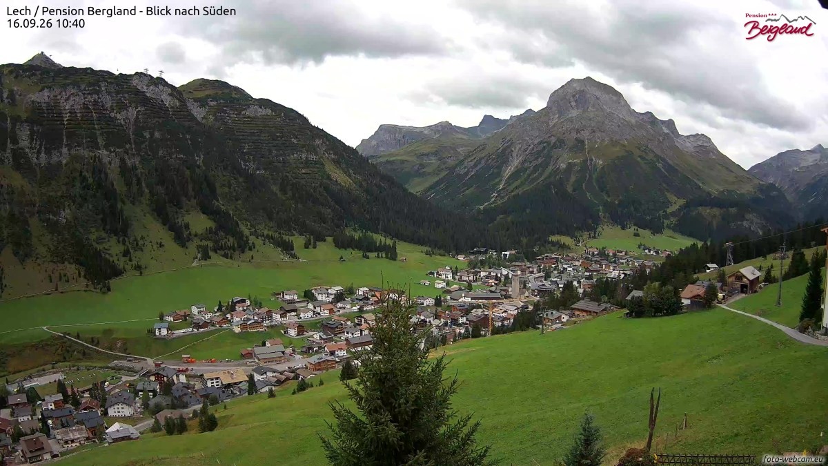 Archiv Foto Webcam Oberlech: Ausblick Pension Bergland