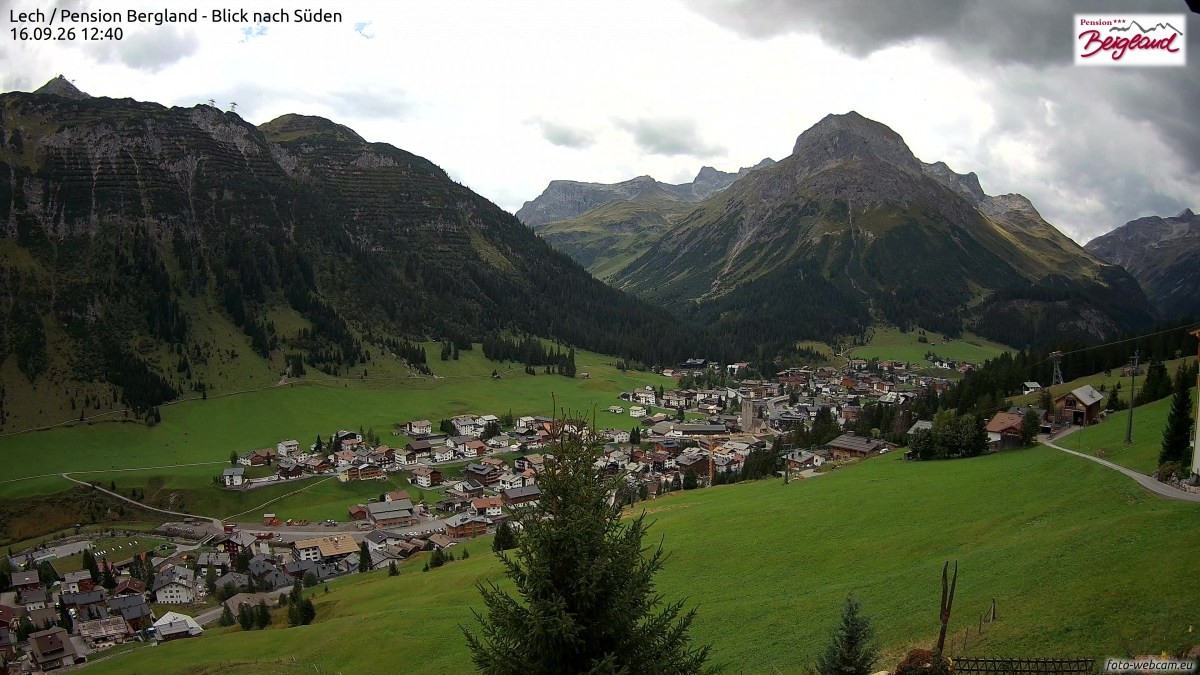 Archiv Foto Webcam Oberlech: Ausblick Pension Bergland