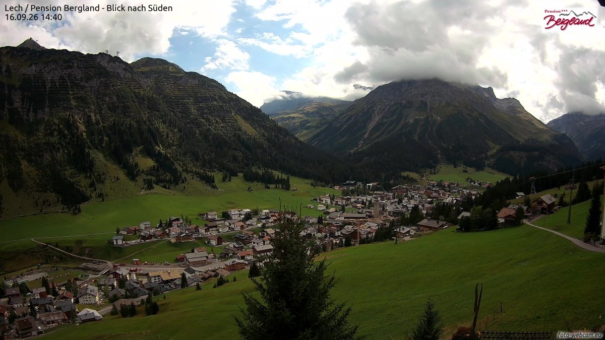 Archiv Foto Webcam Oberlech: Ausblick Pension Bergland
