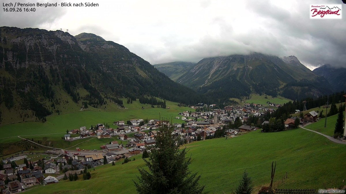 Archiv Foto Webcam Oberlech: Ausblick Pension Bergland