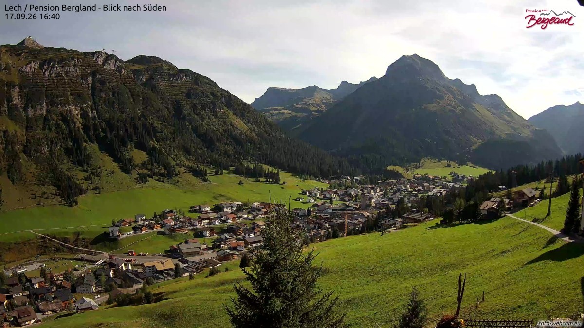 Archiv Foto Webcam Oberlech: Ausblick Pension Bergland