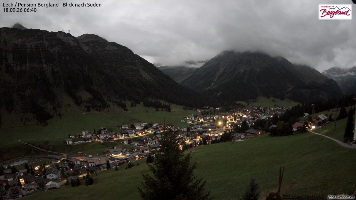 Archiv Foto Webcam Oberlech: Ausblick Pension Bergland
