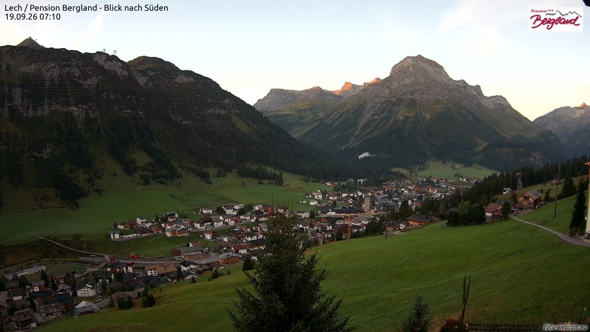 Archiv Foto Webcam Oberlech: Ausblick Pension Bergland