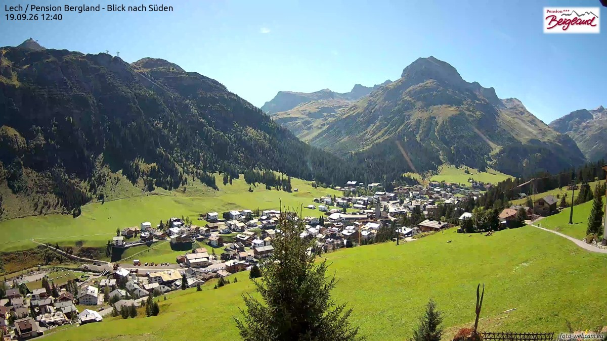 Archiv Foto Webcam Oberlech: Ausblick Pension Bergland
