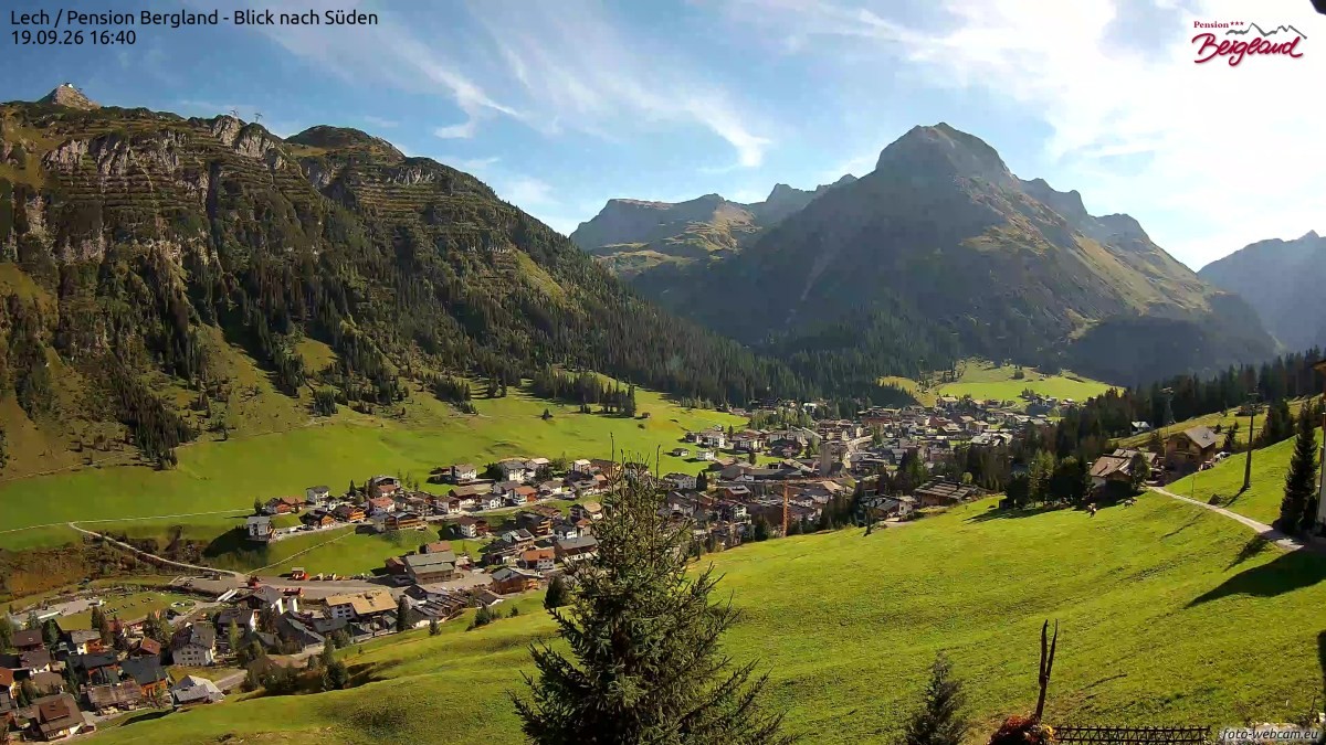 Archiv Foto Webcam Oberlech: Ausblick Pension Bergland